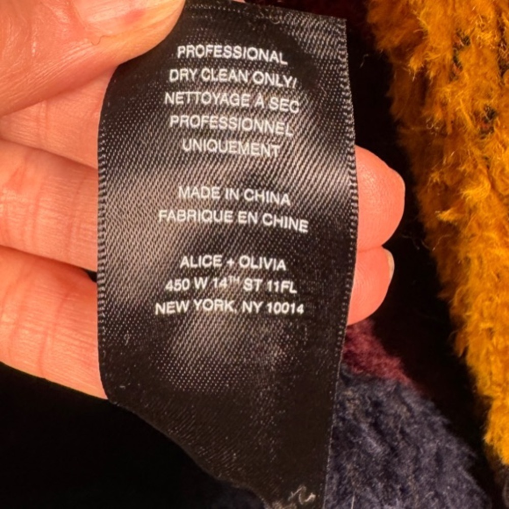 Alice + Olivia Muriel Striped Oversized Shawl in Multicolored M/L - Picture 14 of 14